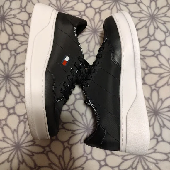 Tommy Hilfiger sneakers - Picture 4 of 10